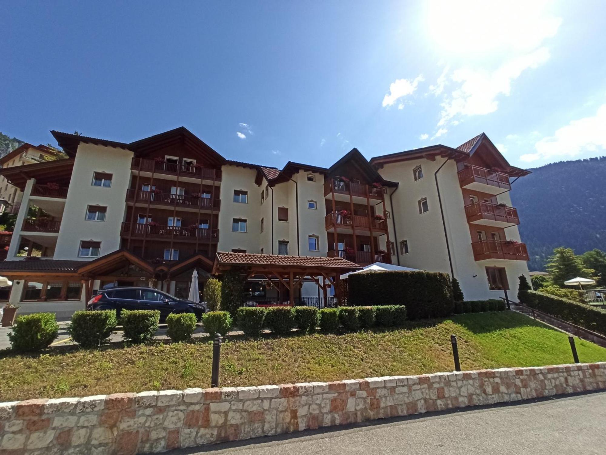 Hotel Zurigo Molveno Eksteriør billede