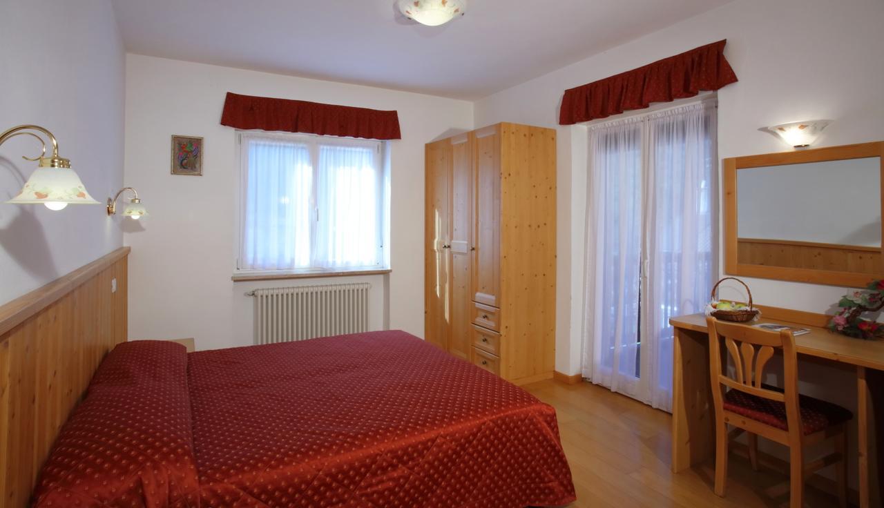 Hotel Zurigo Molveno Eksteriør billede