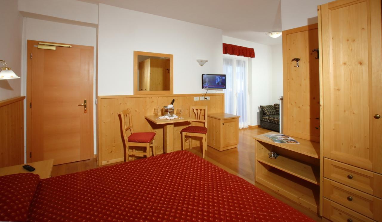 Hotel Zurigo Molveno Eksteriør billede