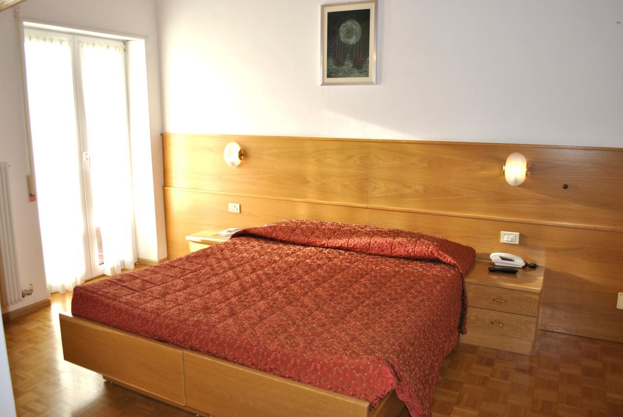 Hotel Zurigo Molveno Eksteriør billede