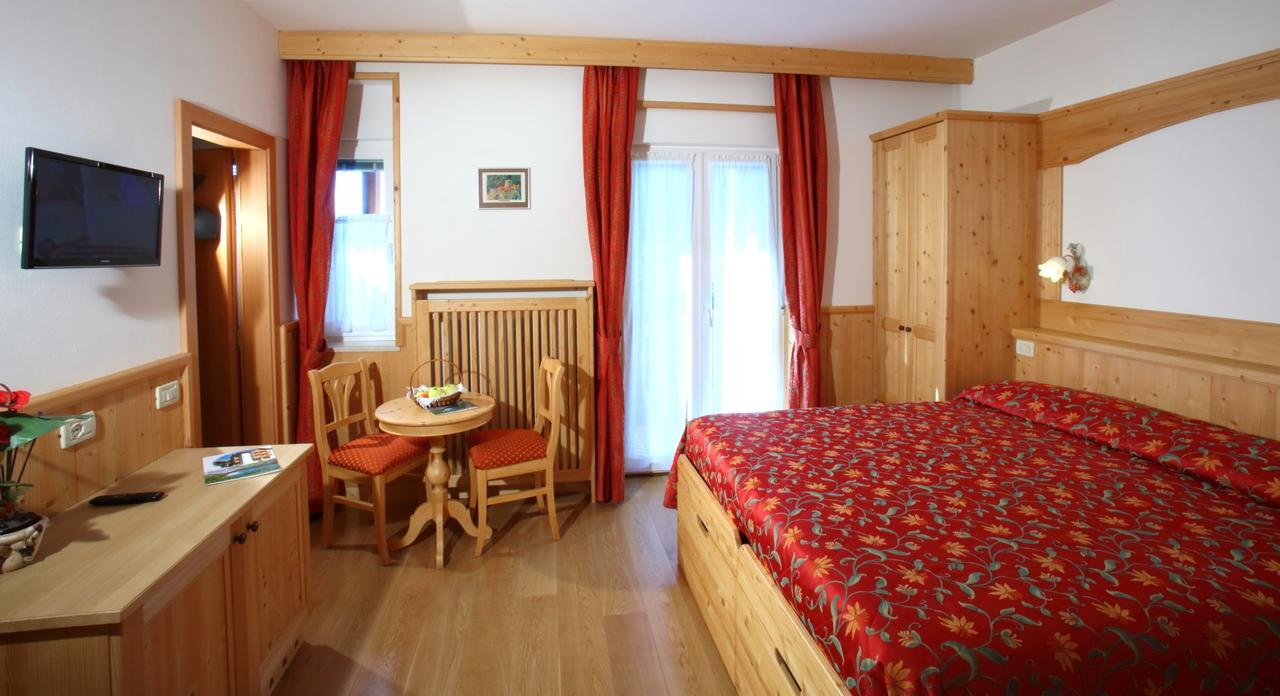 Hotel Zurigo Molveno Eksteriør billede