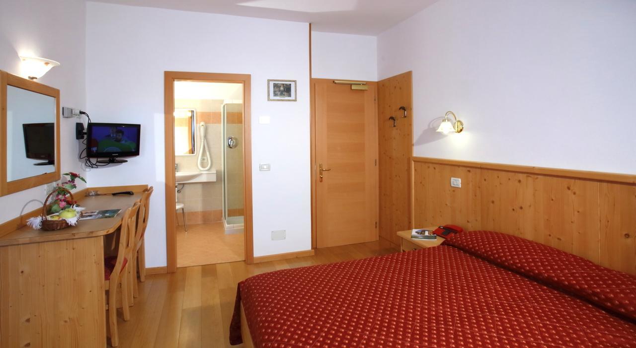 Hotel Zurigo Molveno Eksteriør billede
