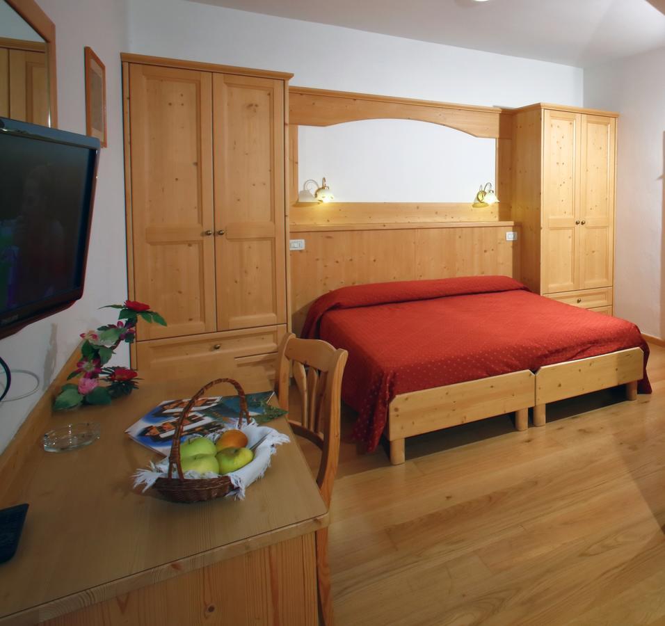 Hotel Zurigo Molveno Eksteriør billede