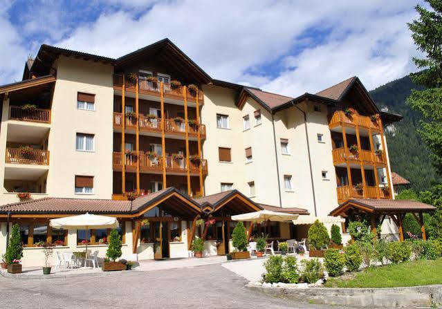 Hotel Zurigo Molveno Eksteriør billede